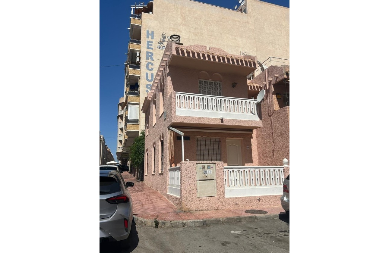 Herverkoop - Stadswoning -
Torrevieja - Center