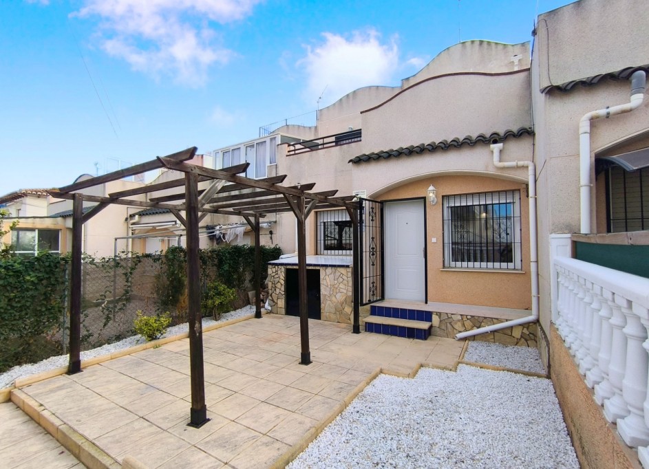 Herverkoop - Stadswoning -
Torrevieja - Lago jardin