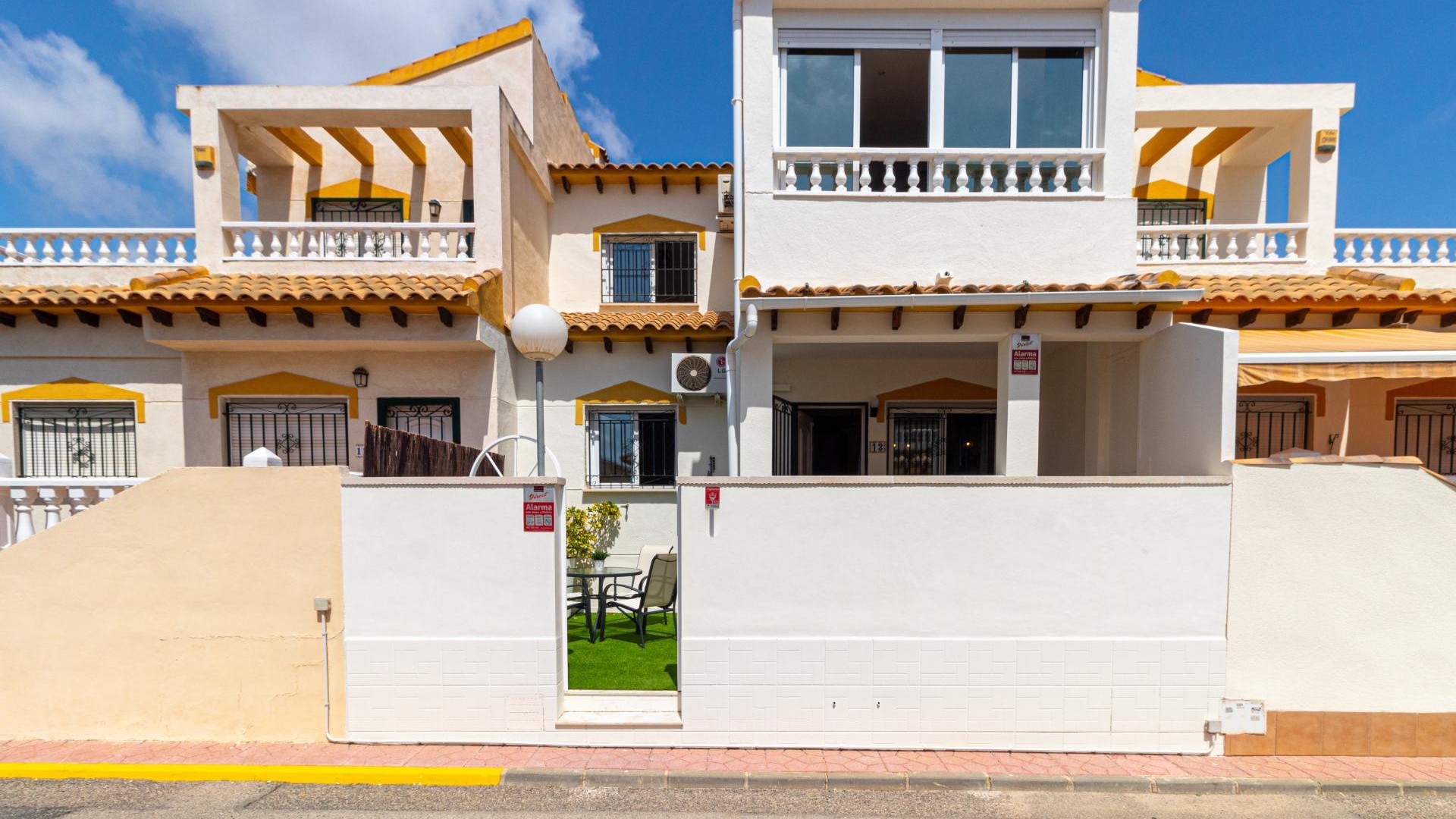 Herverkoop - Stadswoning -
Torrevieja - Los altos