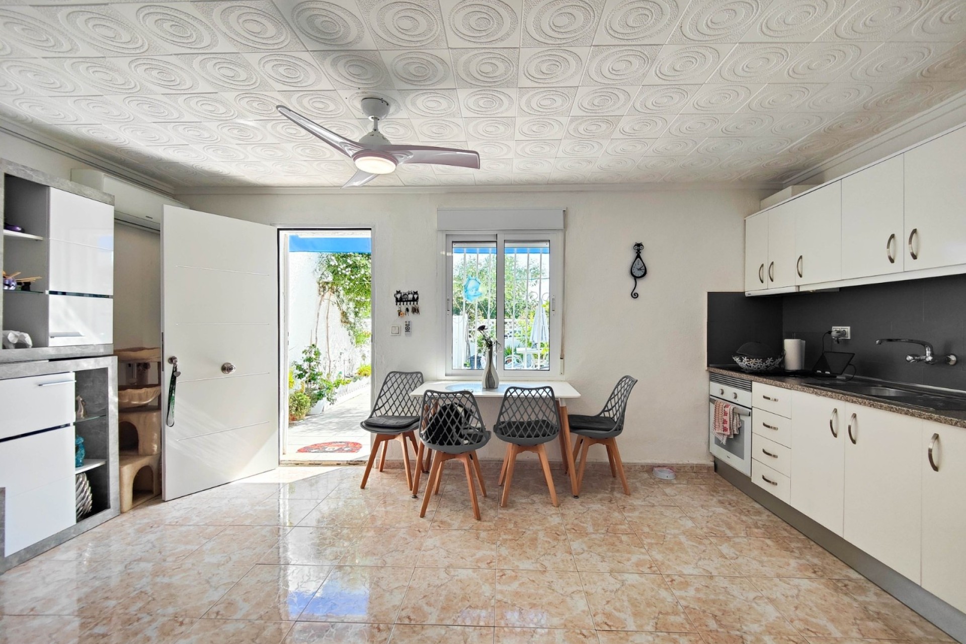 Herverkoop - Stadswoning -
Torrevieja - Torreta - Salado