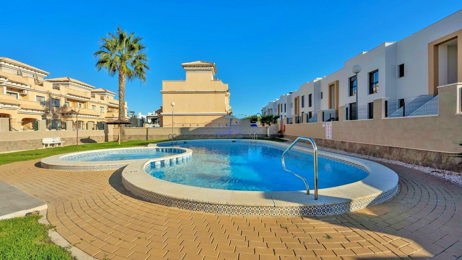 Herverkoop - Stadswoning -
Villamartín