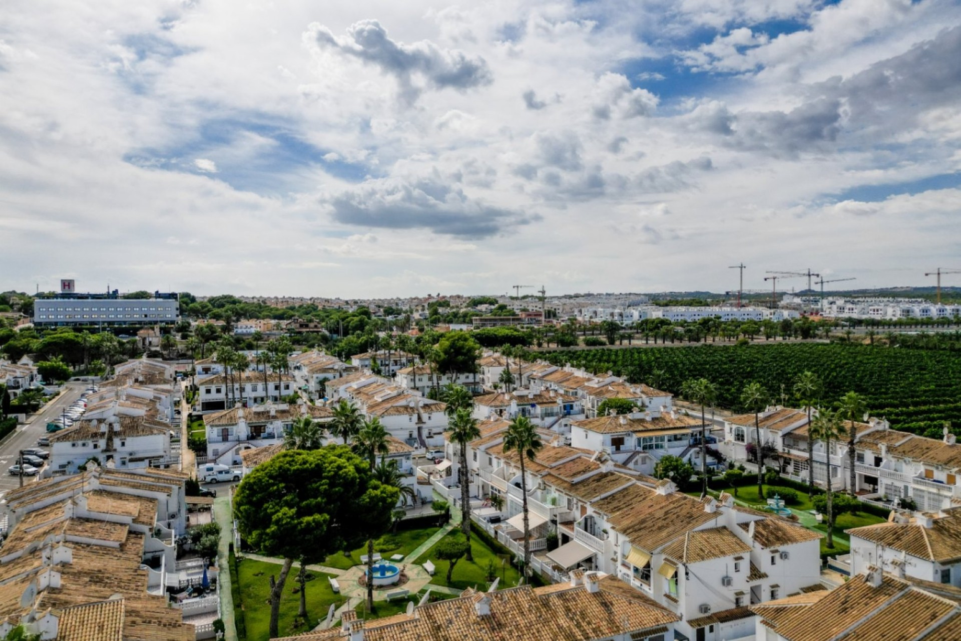 Herverkoop -  -
Torrevieja - Lago jardin