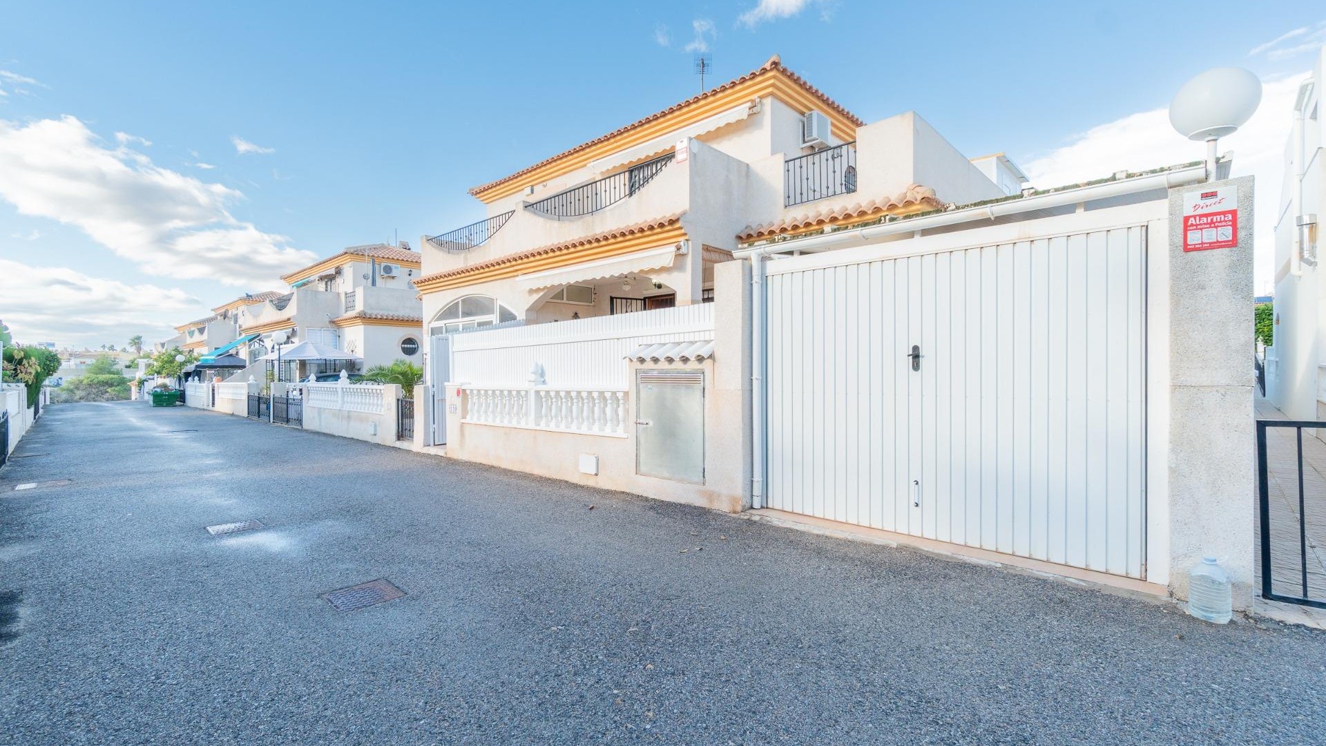 Herverkoop - Villa -
Orihuela Costa - Playa Flamenca