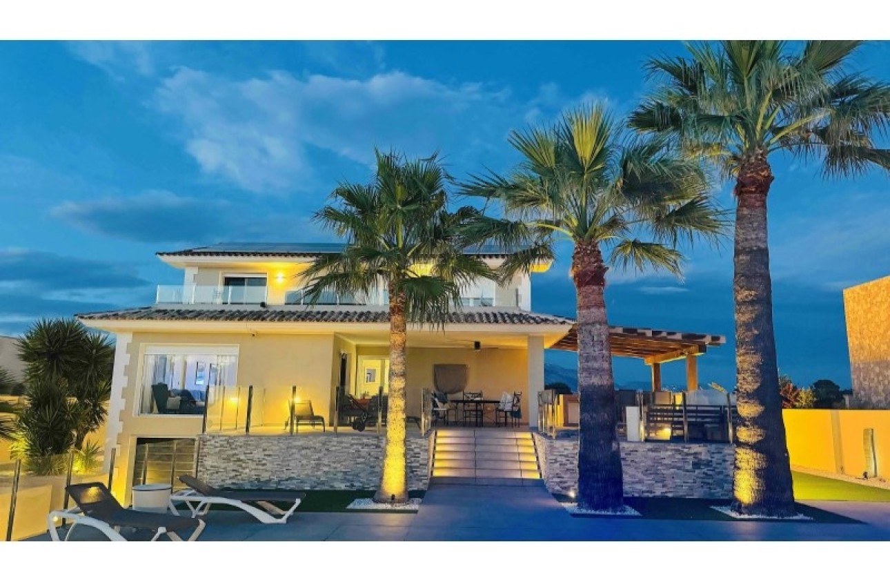 Herverkoop - Vrijstaande Villa -
Alfaz del Pi - Costa Blanca
