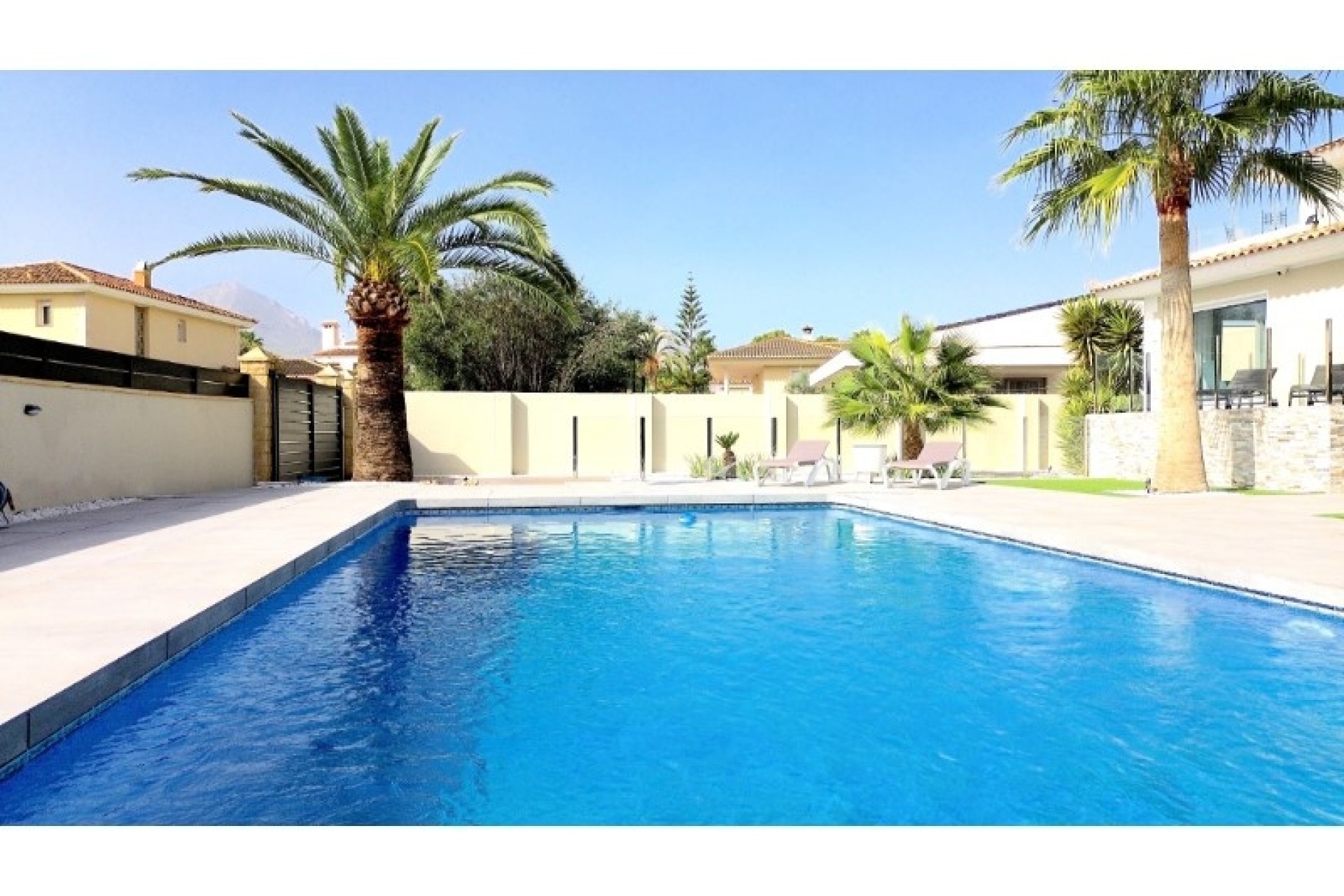 Herverkoop - Vrijstaande Villa -
Alfaz del Pi - Costa Blanca