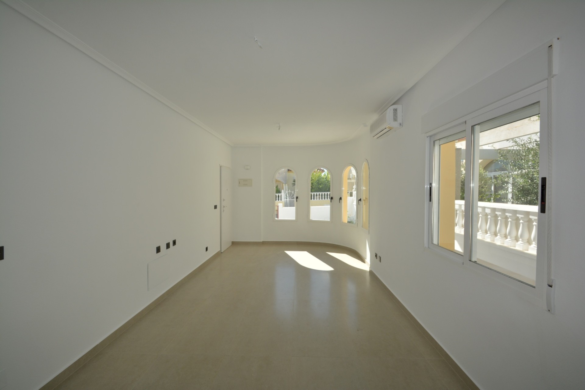 Herverkoop - Vrijstaande Villa -
Algorfa - Inland
