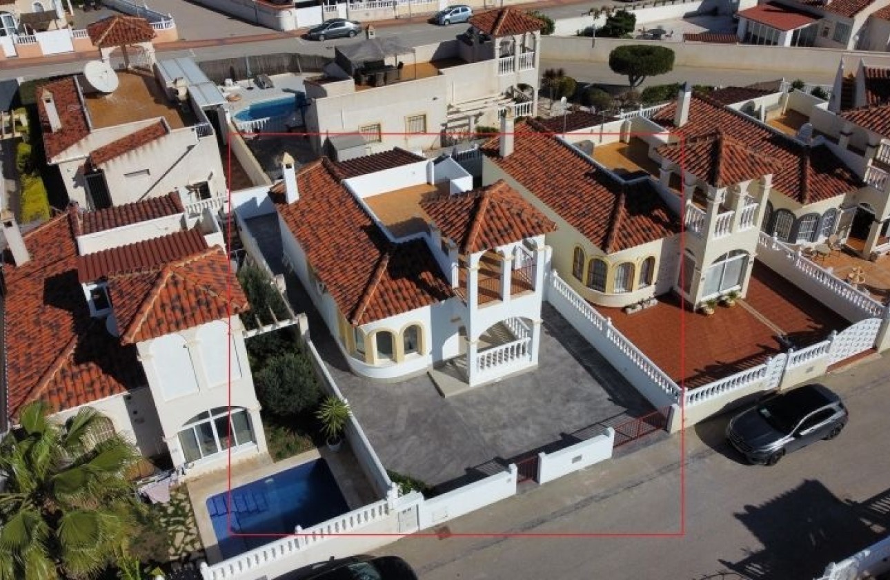 Herverkoop - Vrijstaande Villa -
Algorfa