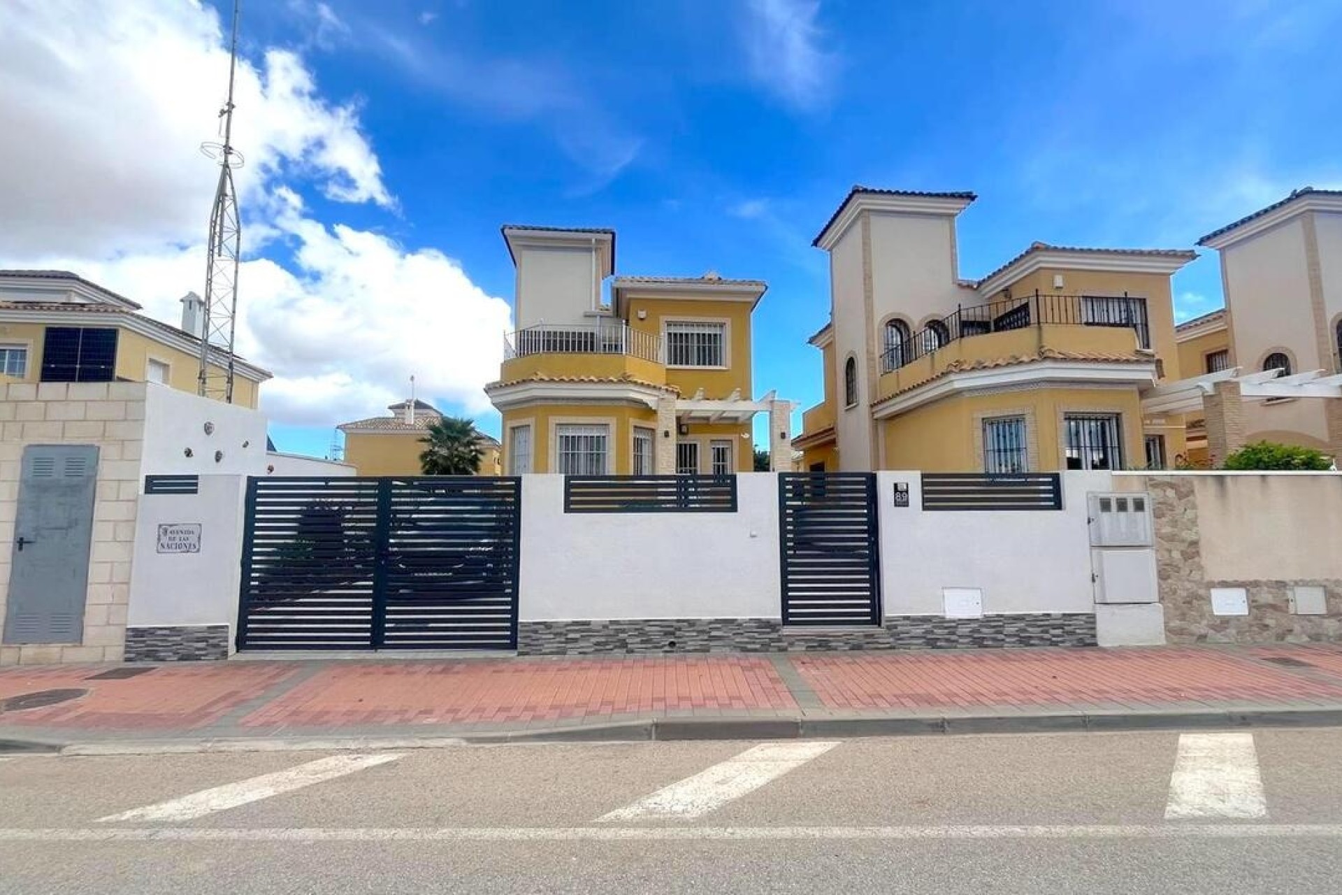 Herverkoop - Vrijstaande Villa -
Algorfa