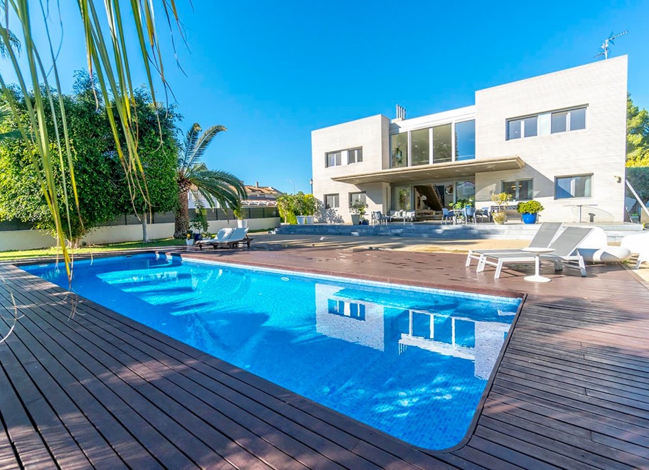 Herverkoop - Vrijstaande Villa -
Alicante - Campoamor