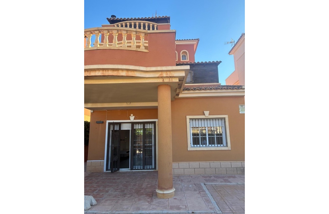 Herverkoop - Vrijstaande Villa -
Almoradí - El Banet