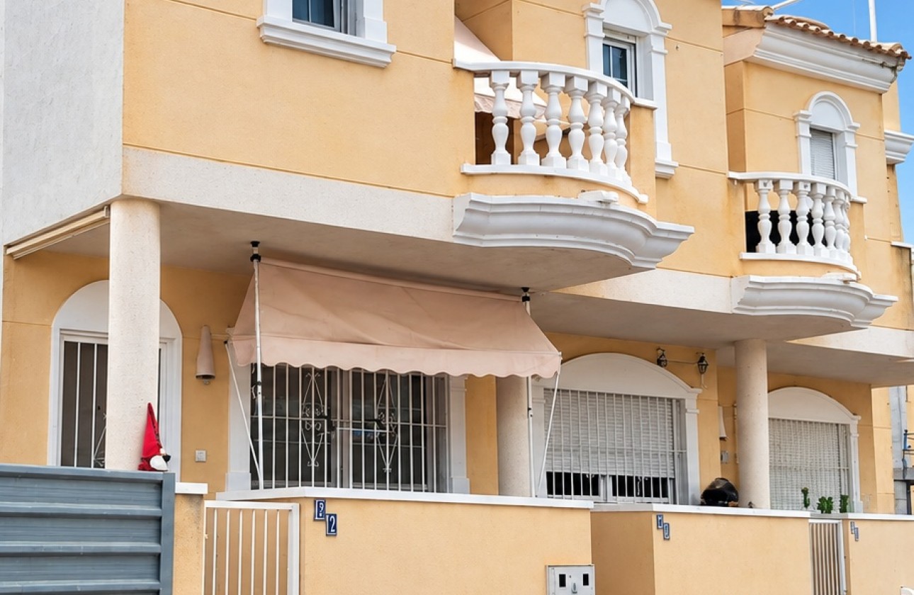 Herverkoop - Vrijstaande villa -
Almoradí - Heredades