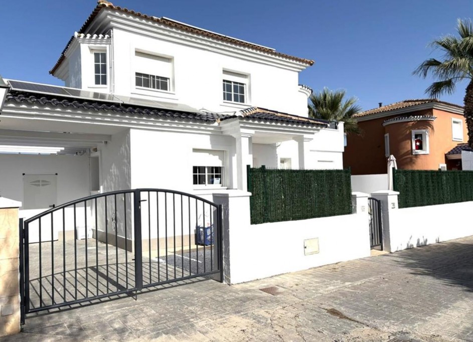 Herverkoop - Vrijstaande Villa -
Altaona Golf and Country Village