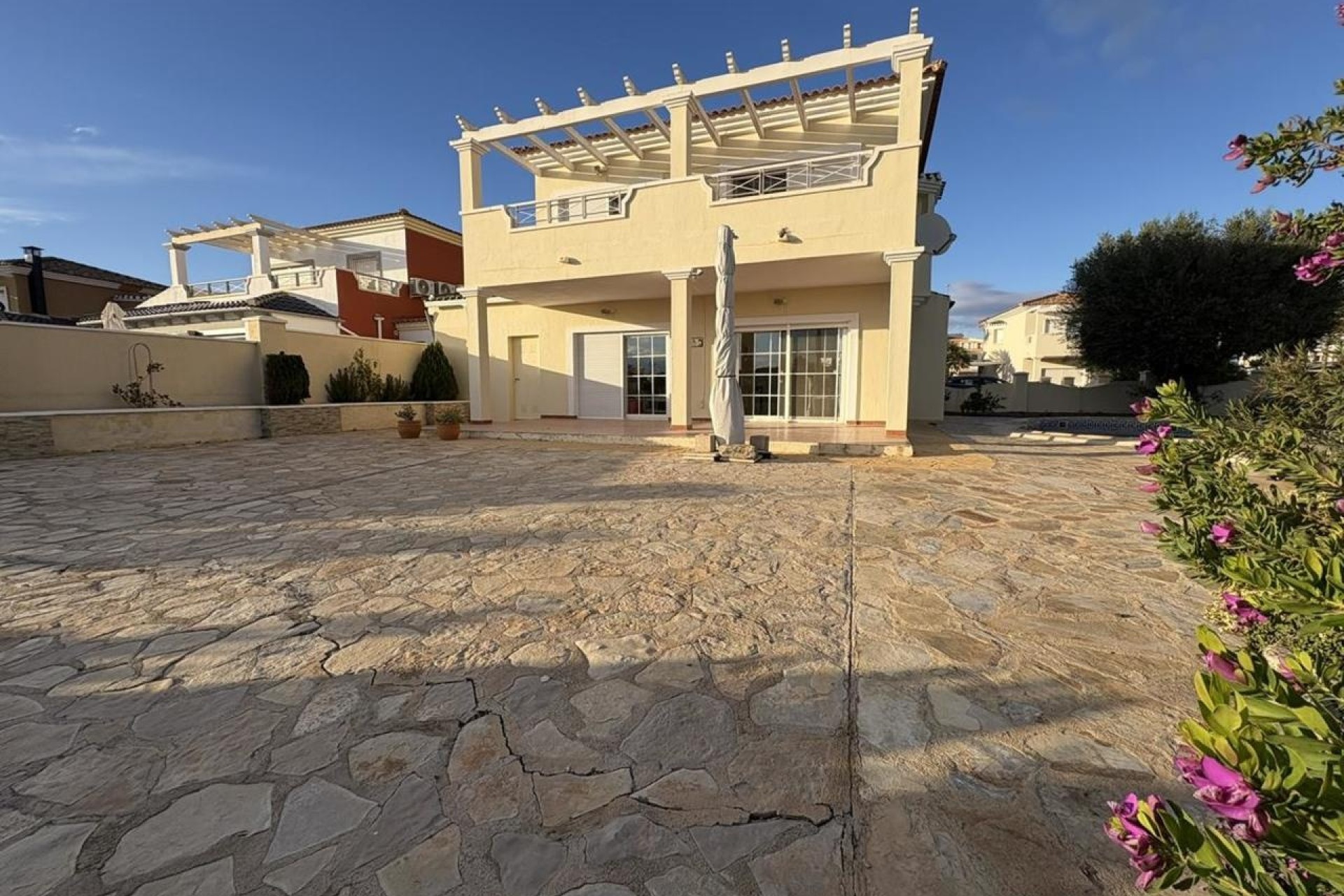 Herverkoop - Vrijstaande Villa -
Altaona Golf & Country Village - Altaona Golf and Country Village