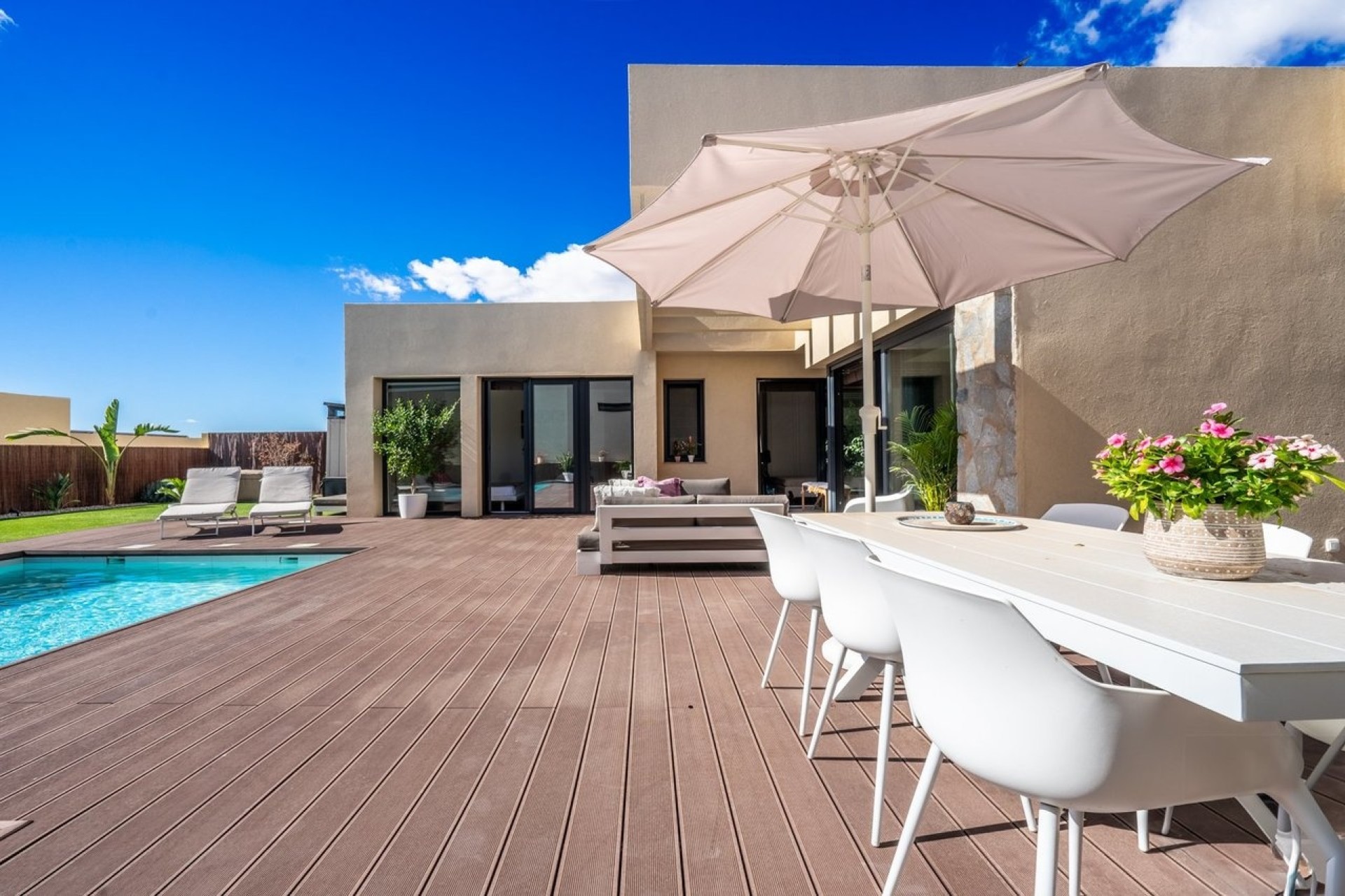 Herverkoop - Vrijstaande Villa -
Altaona Golf & Country Village - Altaona Golf and Country Village