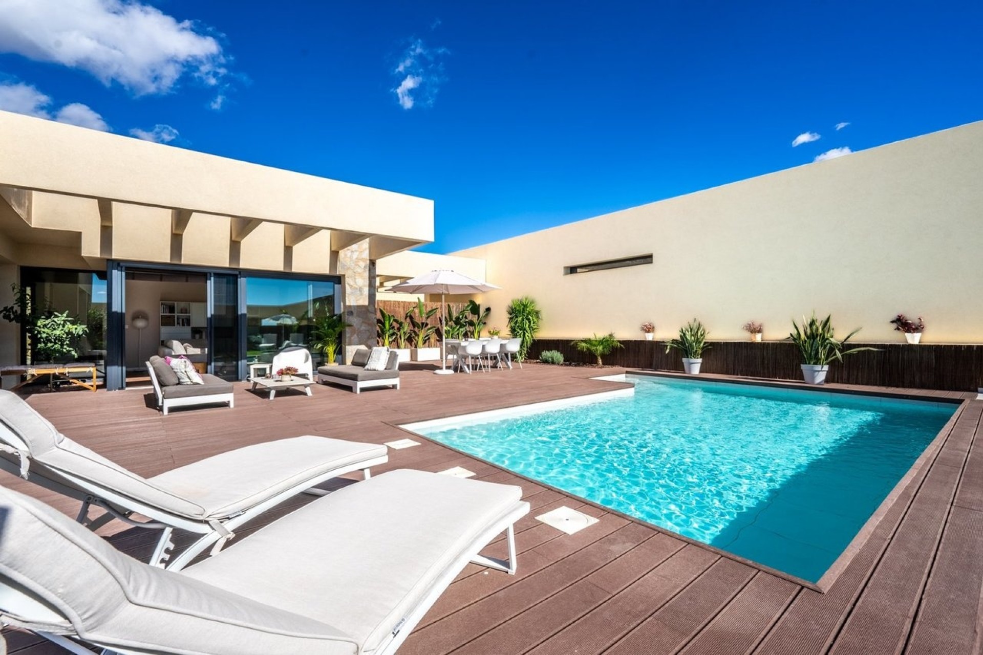 Herverkoop - Vrijstaande Villa -
Altaona Golf & Country Village - Altaona Golf and Country Village