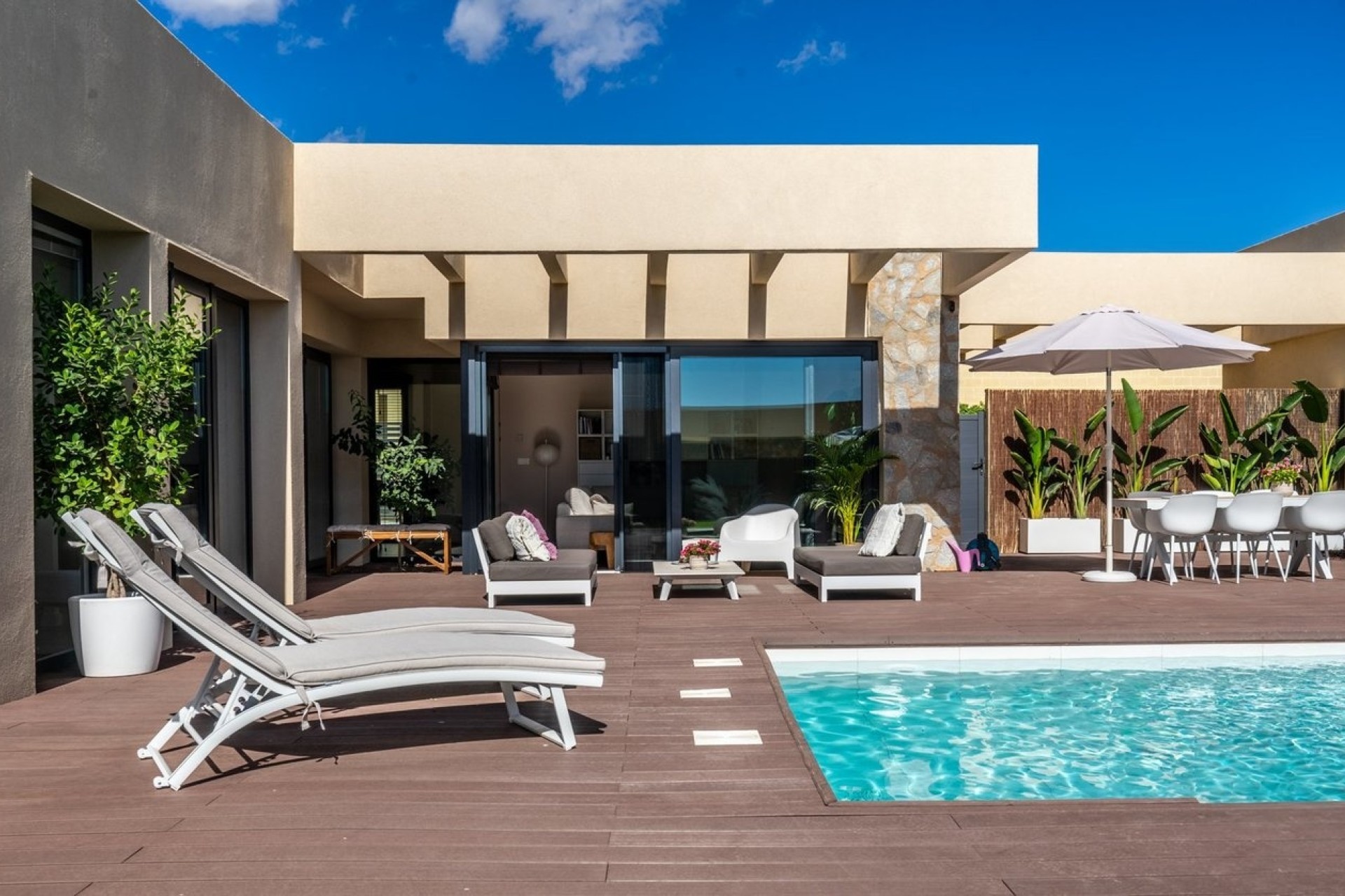 Herverkoop - Vrijstaande Villa -
Altaona Golf & Country Village - Altaona Golf and Country Village