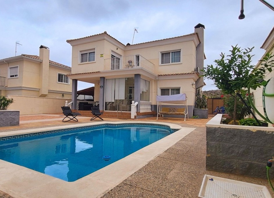 Herverkoop - Vrijstaande Villa -
Aspe