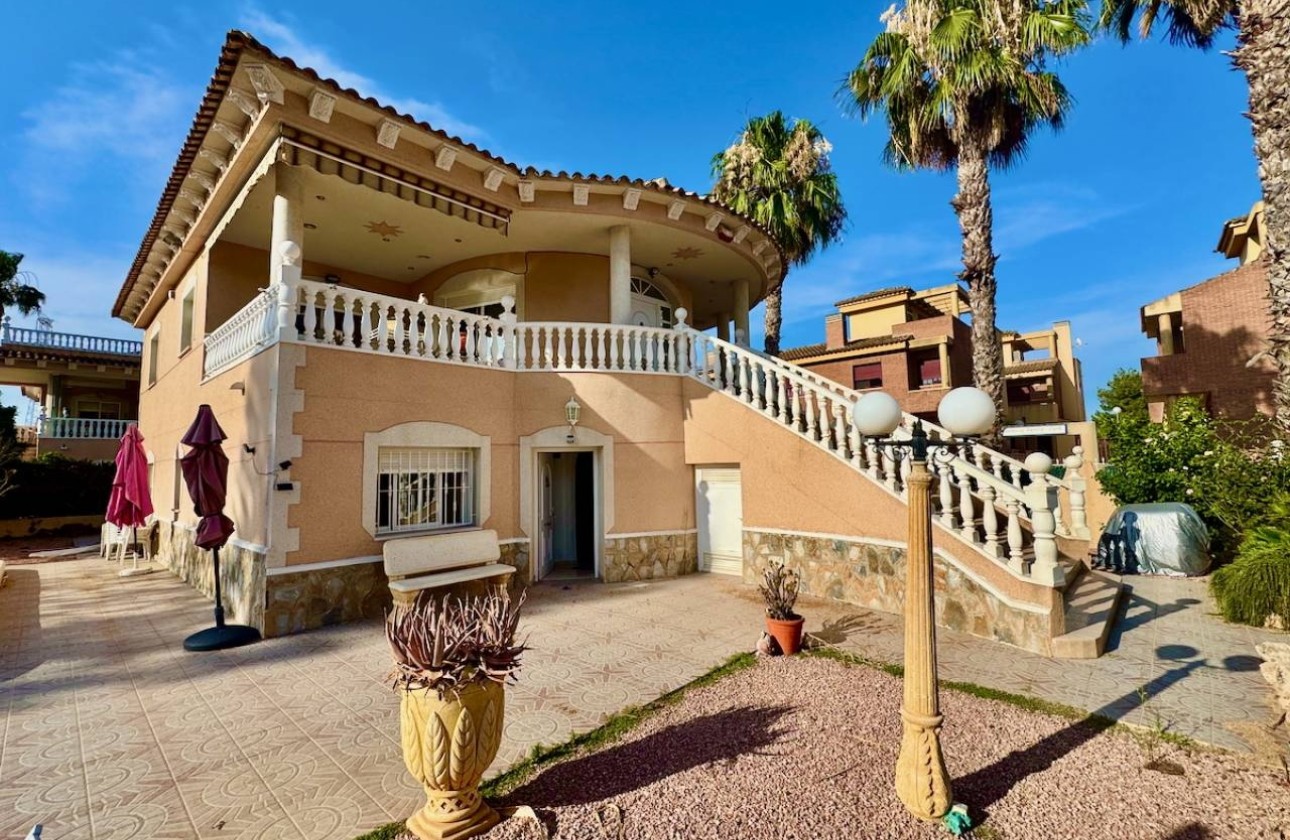 Herverkoop - Vrijstaande Villa -
Benferri