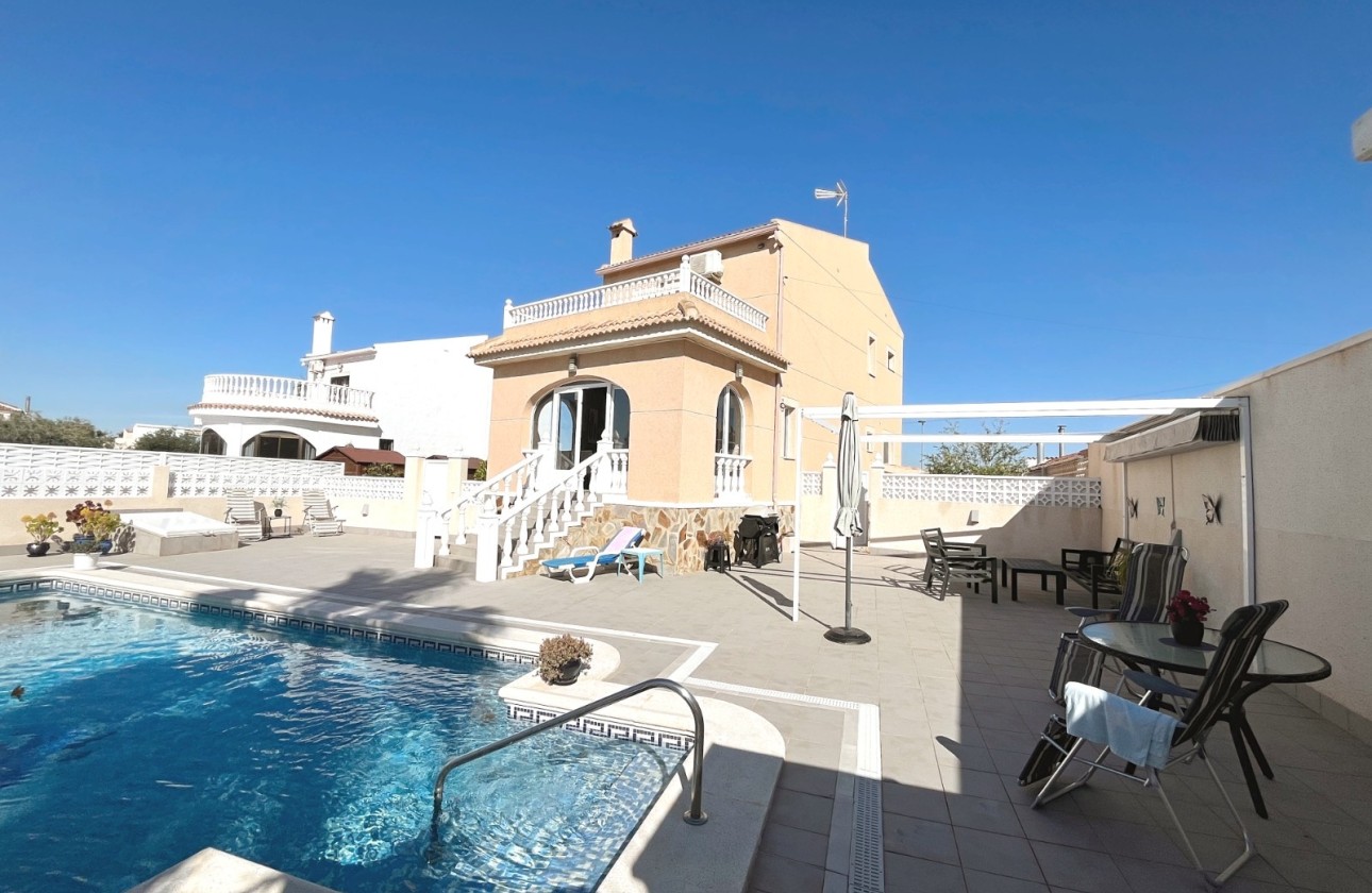 Herverkoop - Vrijstaande Villa -
Benijofar - Monte Azul