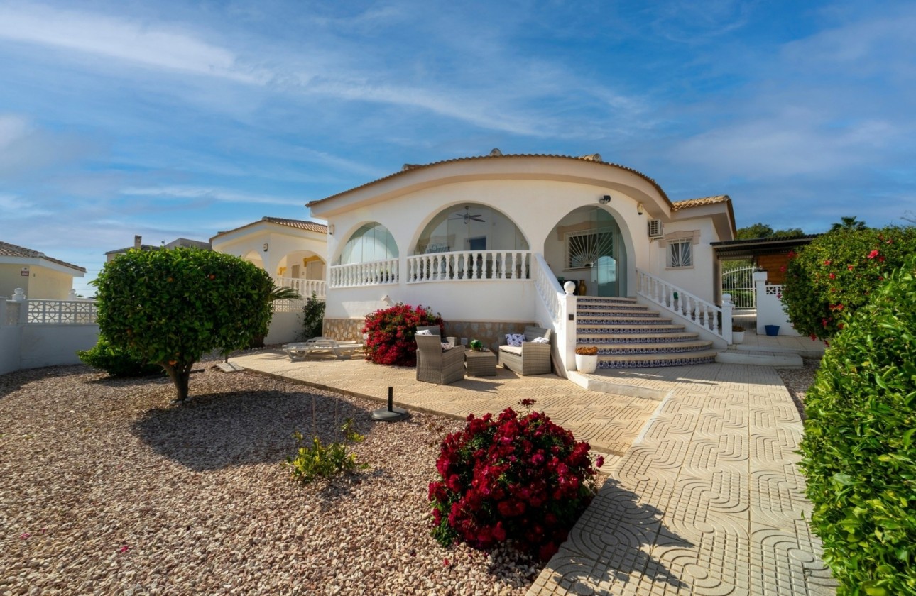 Herverkoop - Vrijstaande Villa -
Benijofar - Monte Azul
