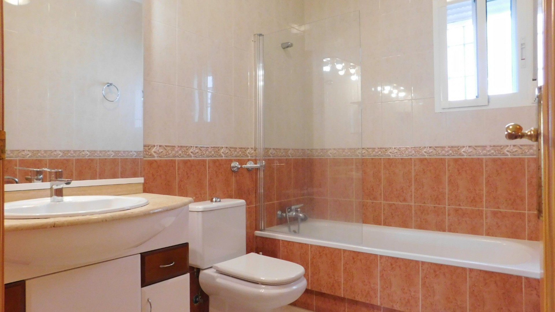 Herverkoop - Vrijstaande Villa -
Bigastro