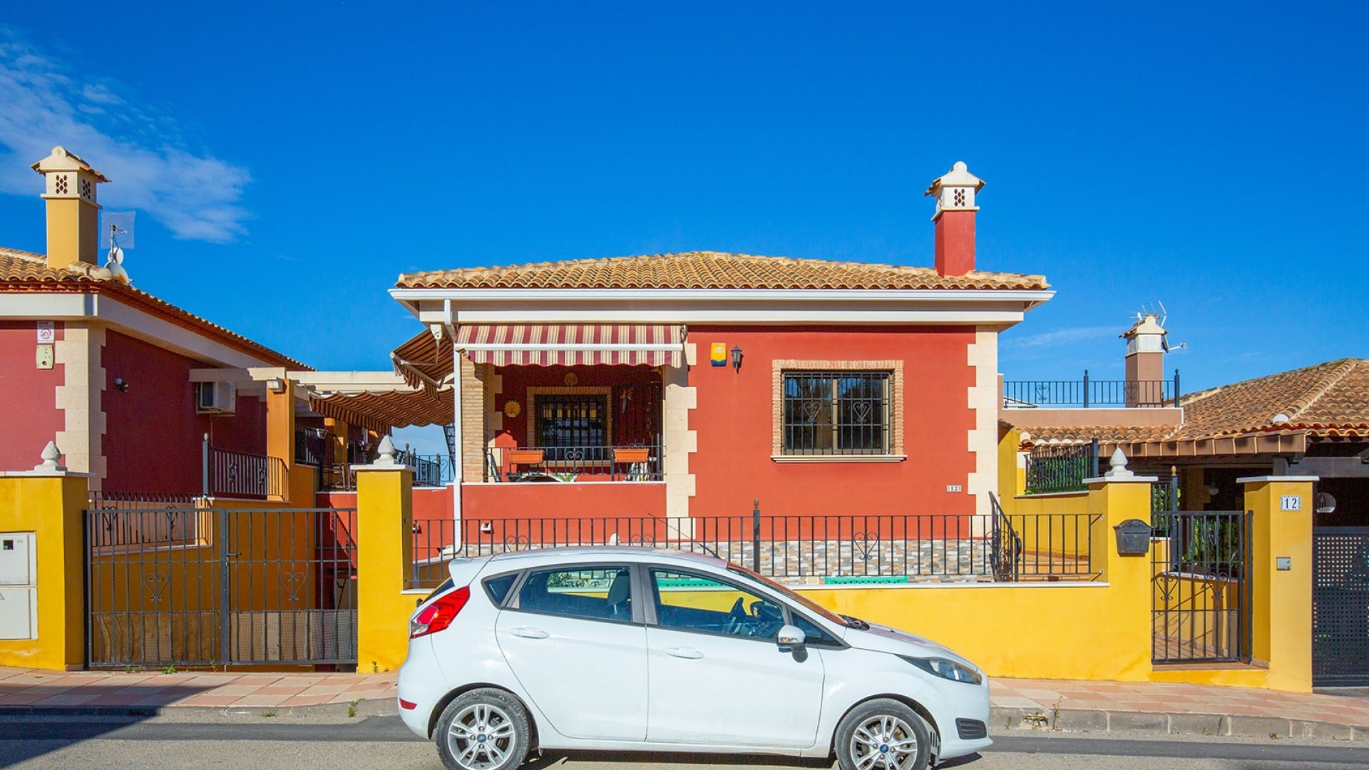 Herverkoop - Vrijstaande Villa -
Bigastro