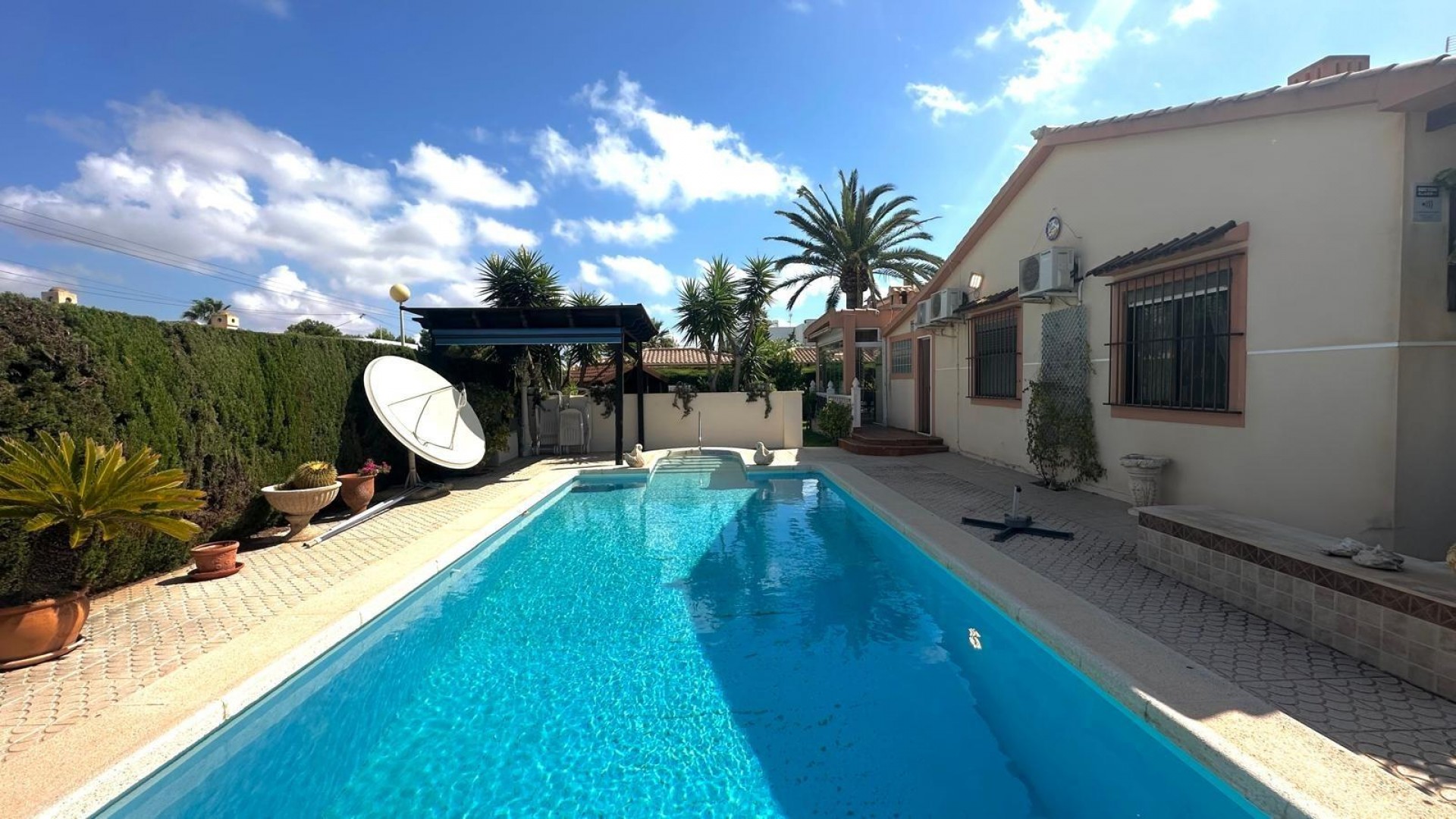 Herverkoop - Vrijstaande Villa -
Cabo Roig - Costa blanca