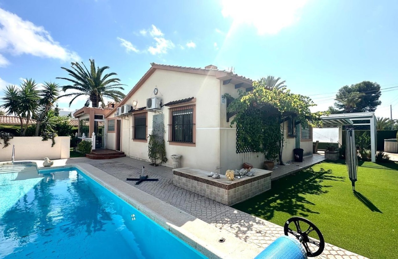 Herverkoop - Vrijstaande Villa -
Cabo Roig - Costa Blanca