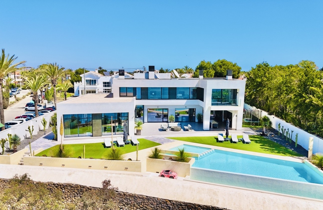 Herverkoop - Vrijstaande Villa -
Cabo Roig - Costa Blanca
