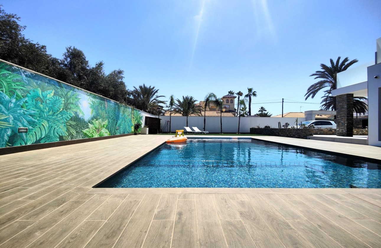 Herverkoop - Vrijstaande Villa -
Cabo Roig - Costa Blanca