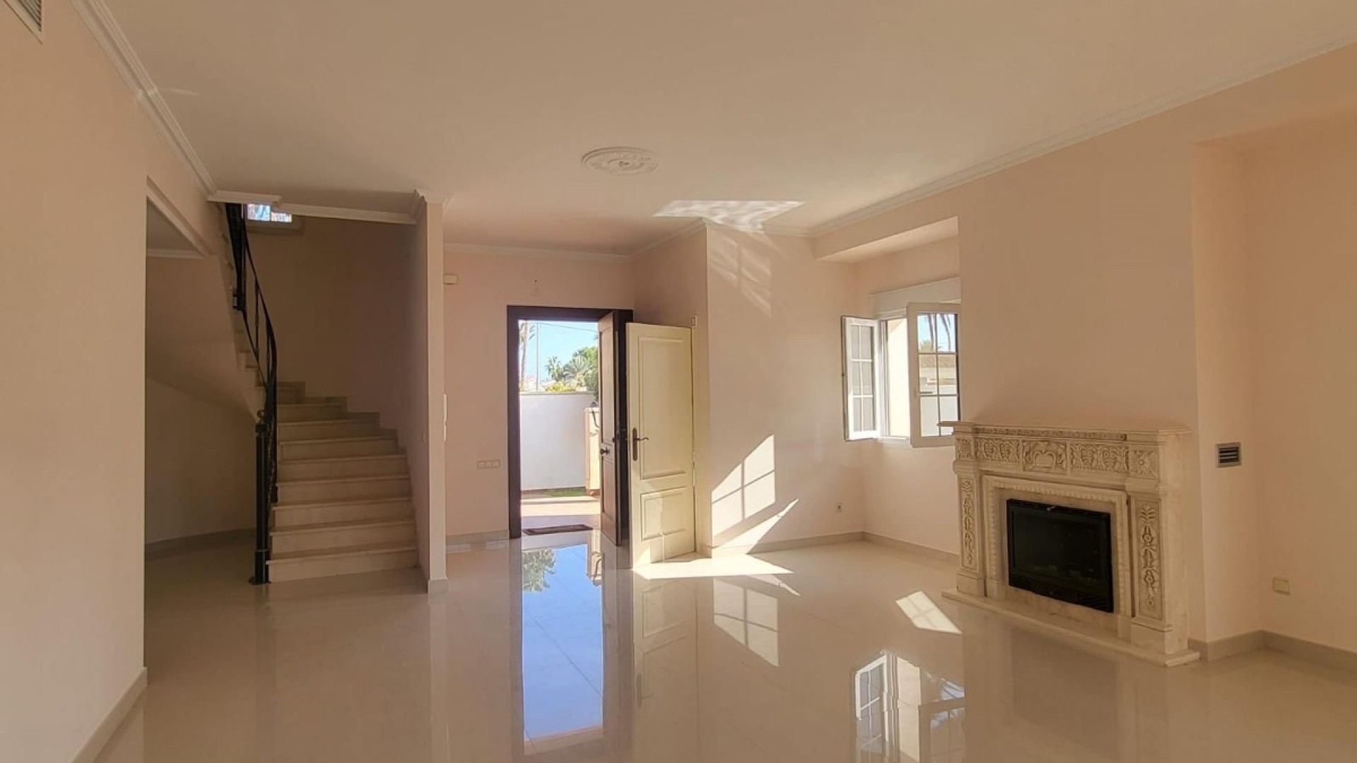 Herverkoop - Vrijstaande Villa -
Cabo Roig