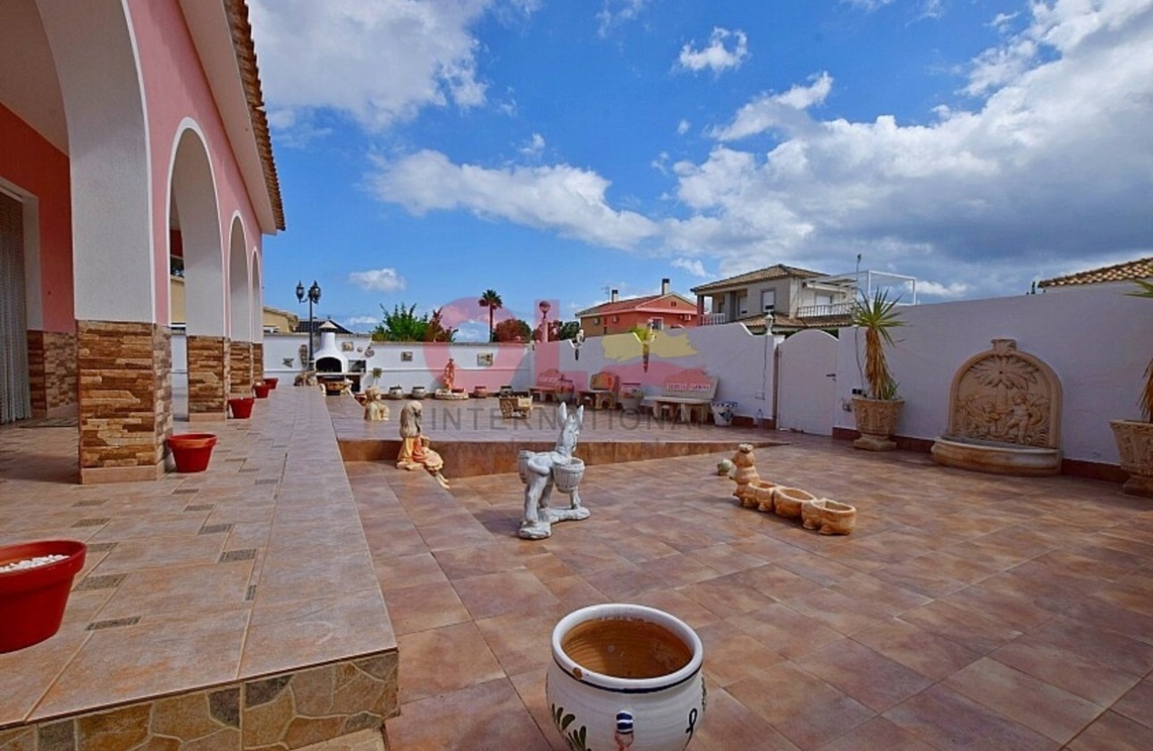 Herverkoop - Vrijstaande Villa -
Cabo Roig