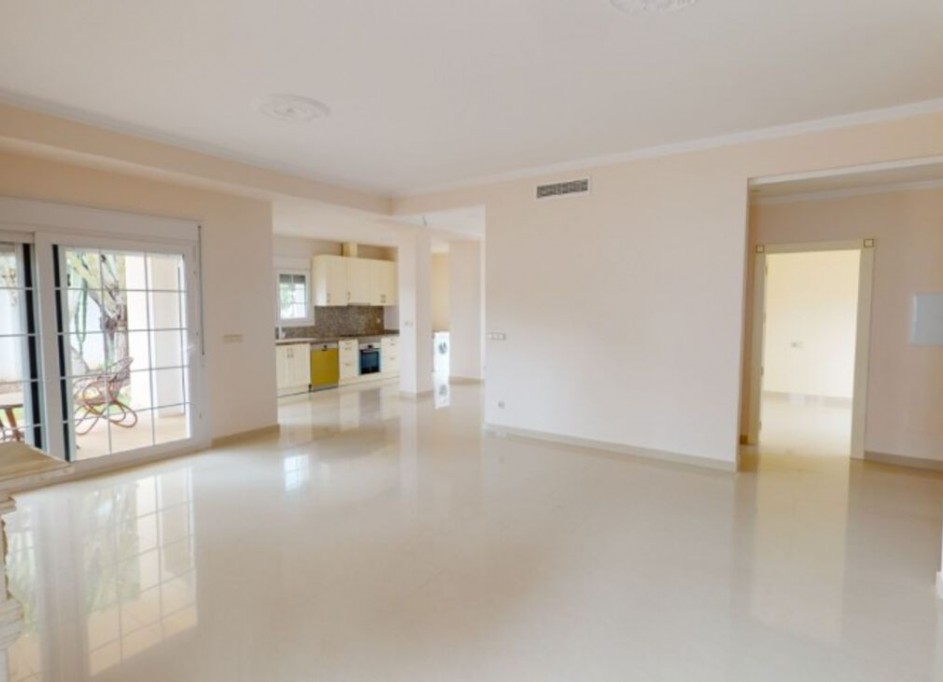 Herverkoop - Vrijstaande Villa -
Cabo Roig