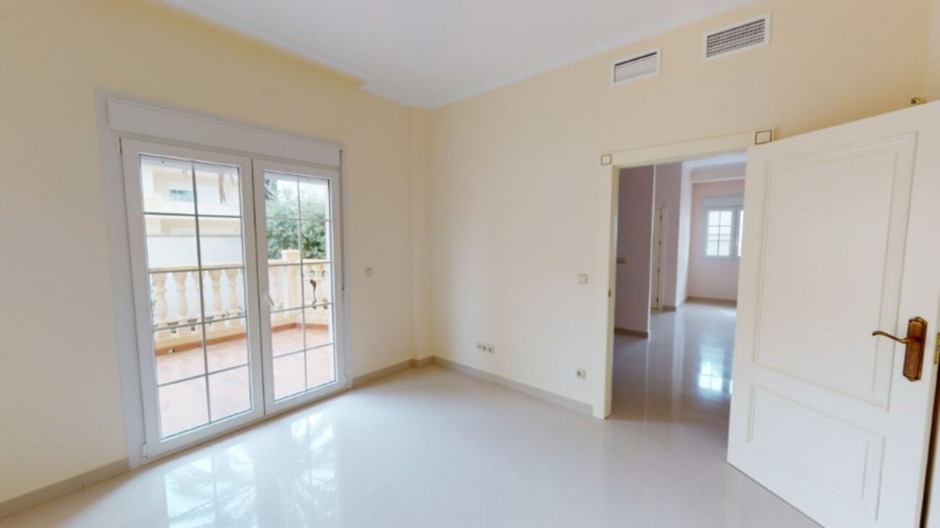 Herverkoop - Vrijstaande Villa -
Cabo Roig