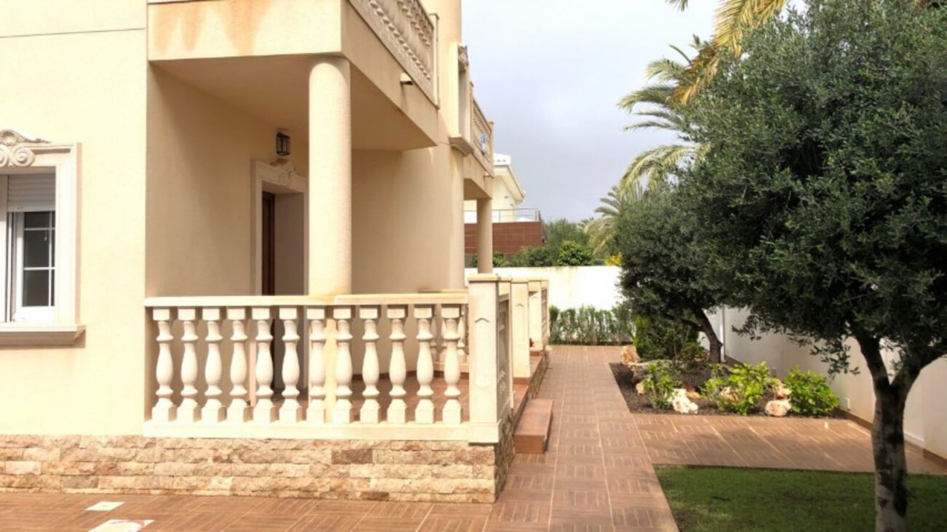 Herverkoop - Vrijstaande Villa -
Cabo Roig