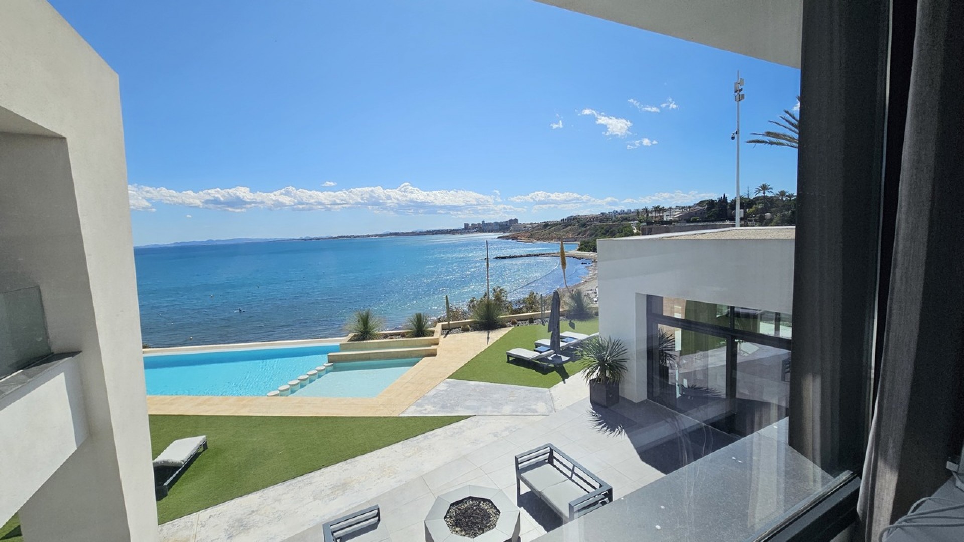 Herverkoop - Vrijstaande Villa -
Cabo Roig