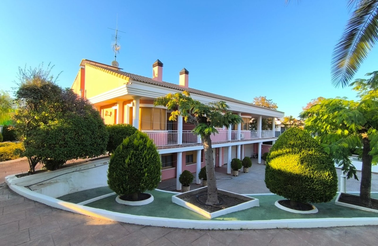 Herverkoop - Vrijstaande Villa -
Caudete - Inland