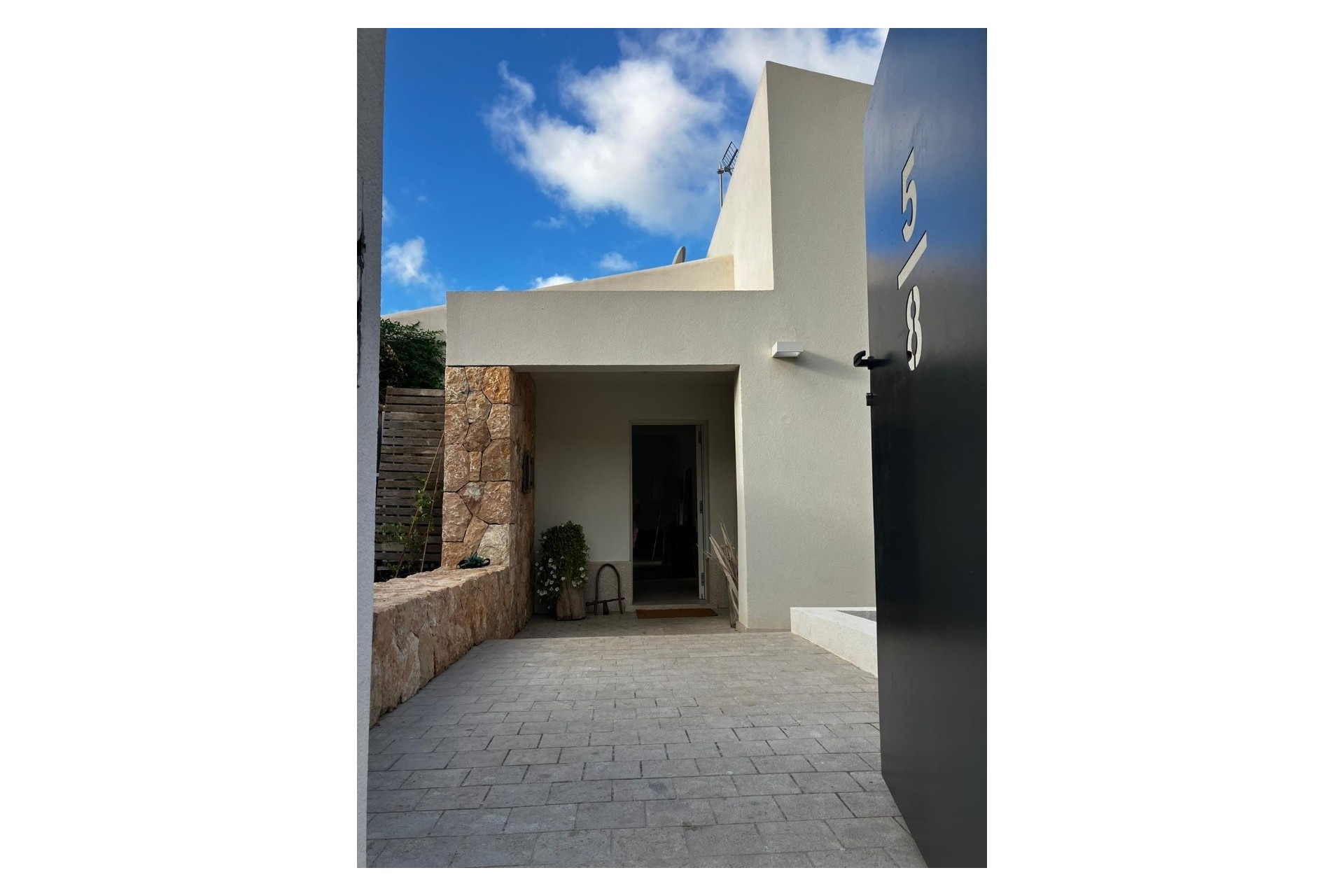 Herverkoop - Vrijstaande Villa -
Costa de la Calma - Calvià