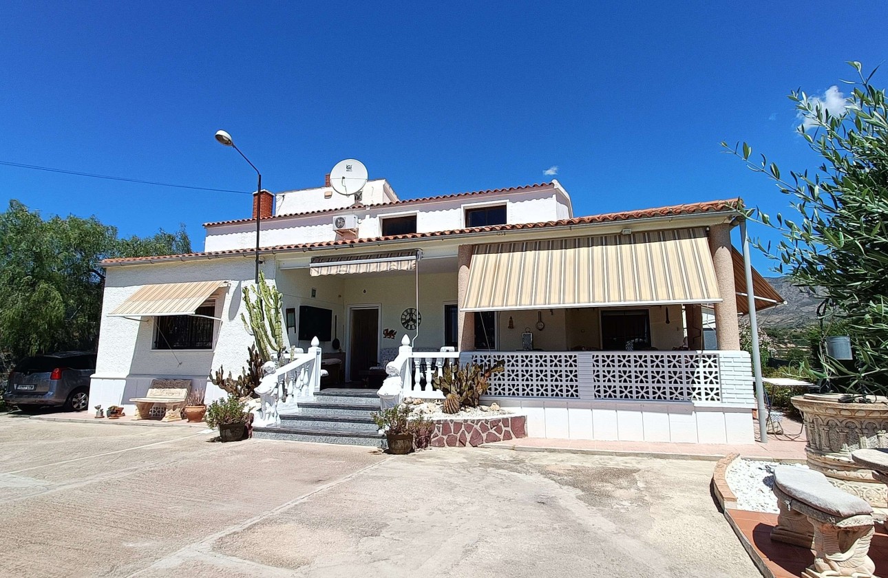 Herverkoop - Vrijstaande Villa -
Crevillente