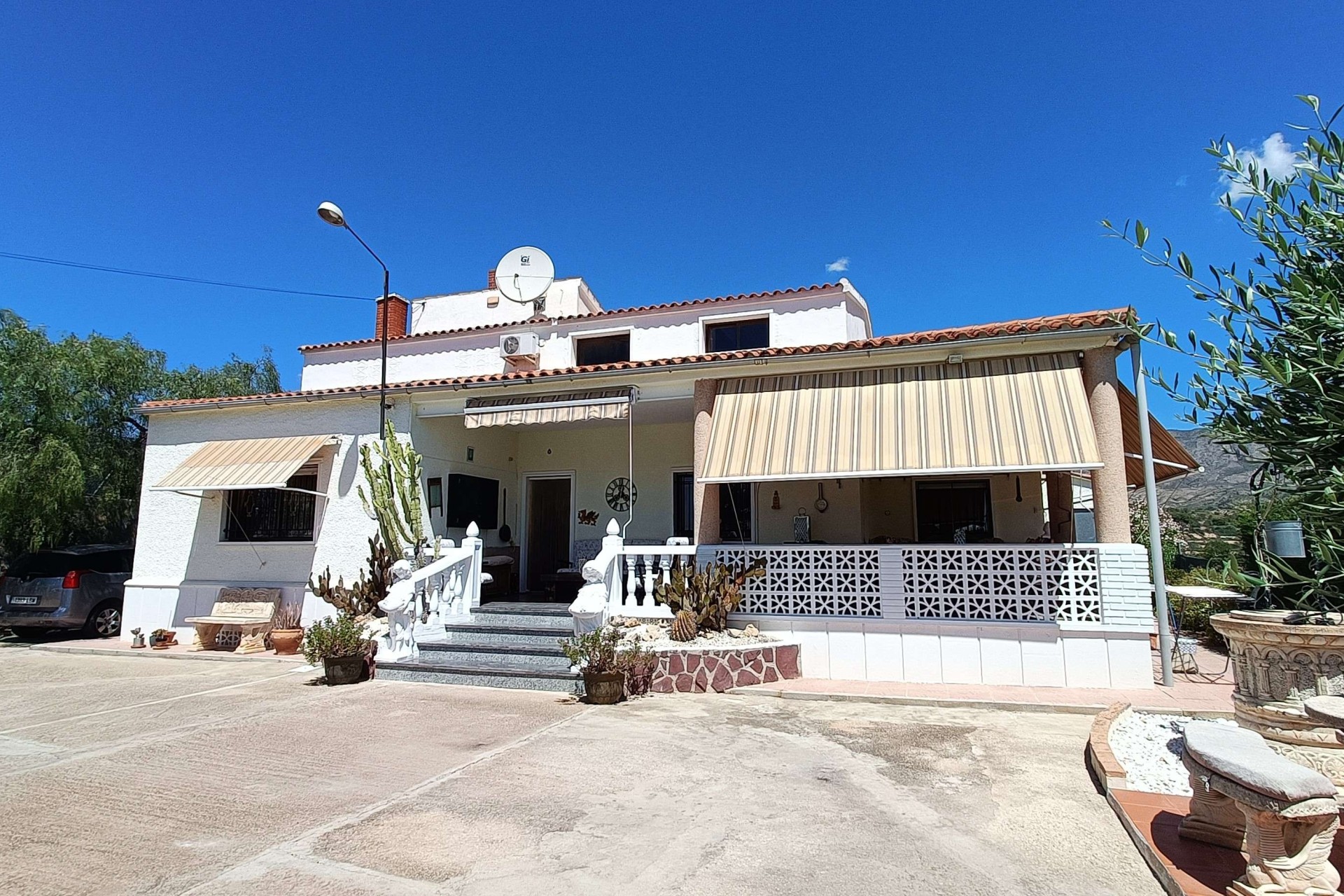 Herverkoop - Vrijstaande Villa -
Crevillente