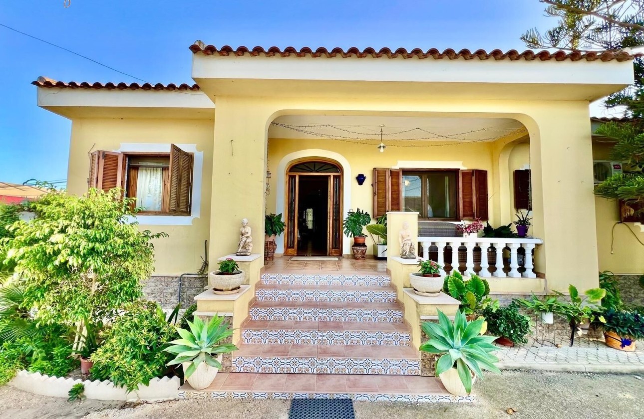 Herverkoop - Vrijstaande Villa -
Daya Vieja - Costa Blanca Sur