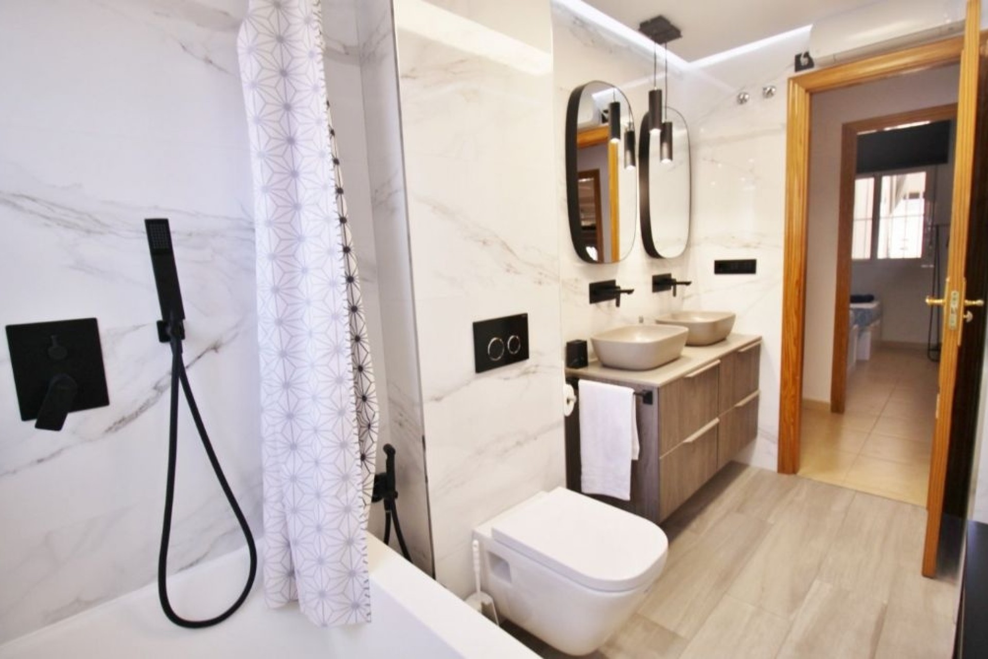 Herverkoop - Vrijstaande Villa -
El Campello