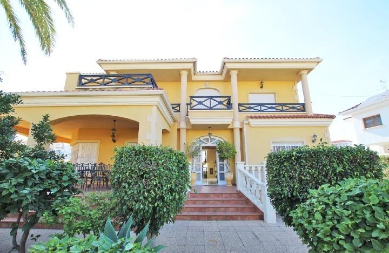 Herverkoop - Vrijstaande Villa -
Elche - Altabix