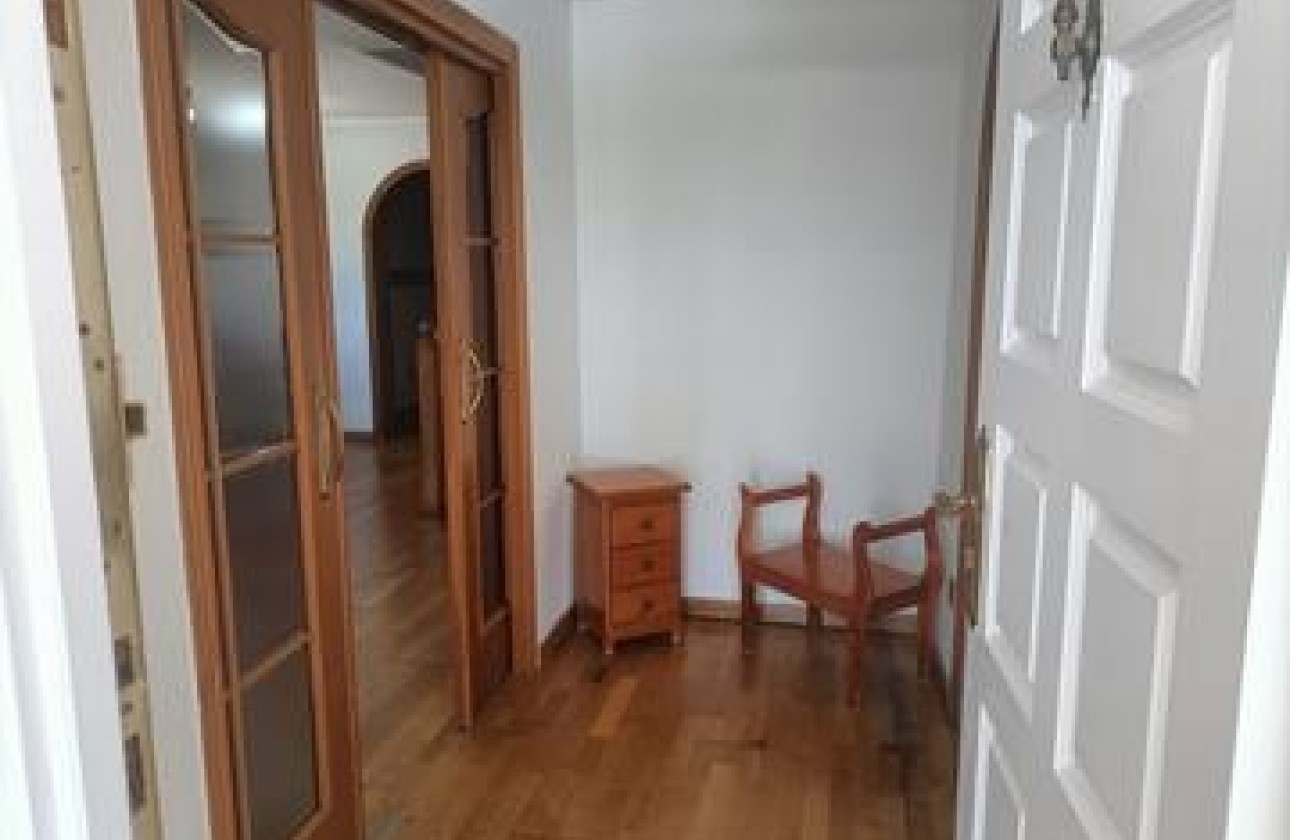 Herverkoop - Vrijstaande Villa -
Elche