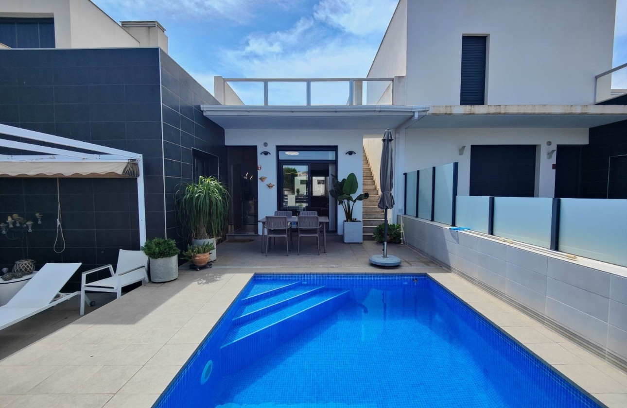 Herverkoop - Vrijstaande Villa -
Formentera del Segura - Formentera de Segura