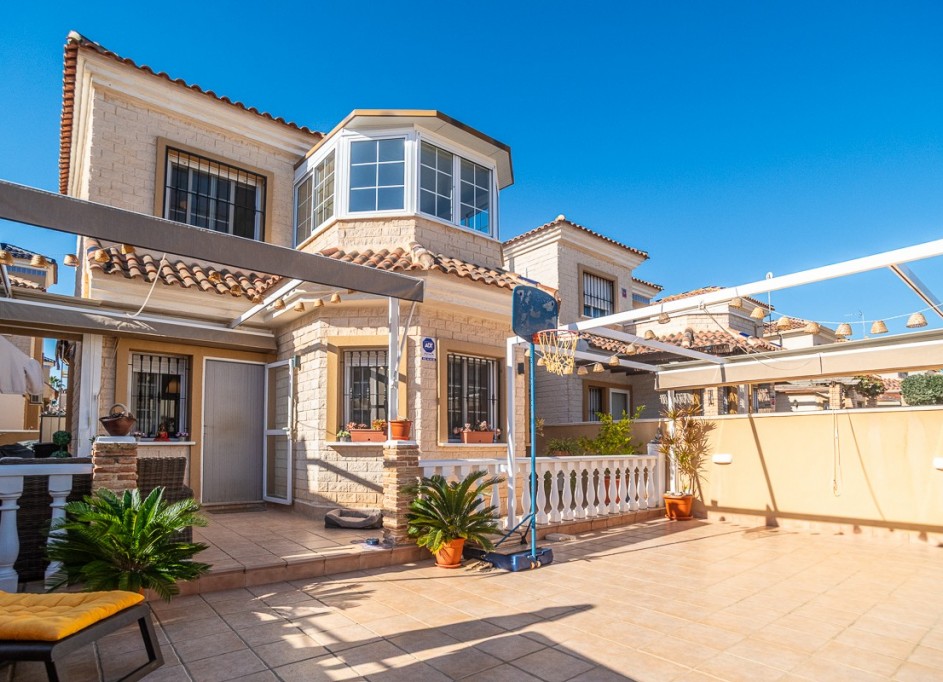 Herverkoop - Vrijstaande Villa -
Guardamar del Segura - El Raso