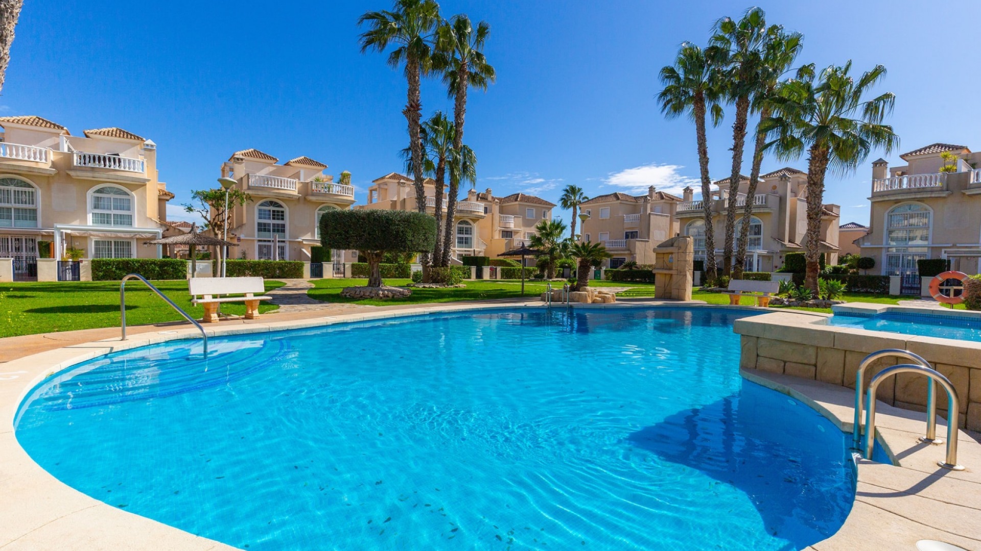 Herverkoop - Vrijstaande Villa -
Guardamar del Segura - El Raso