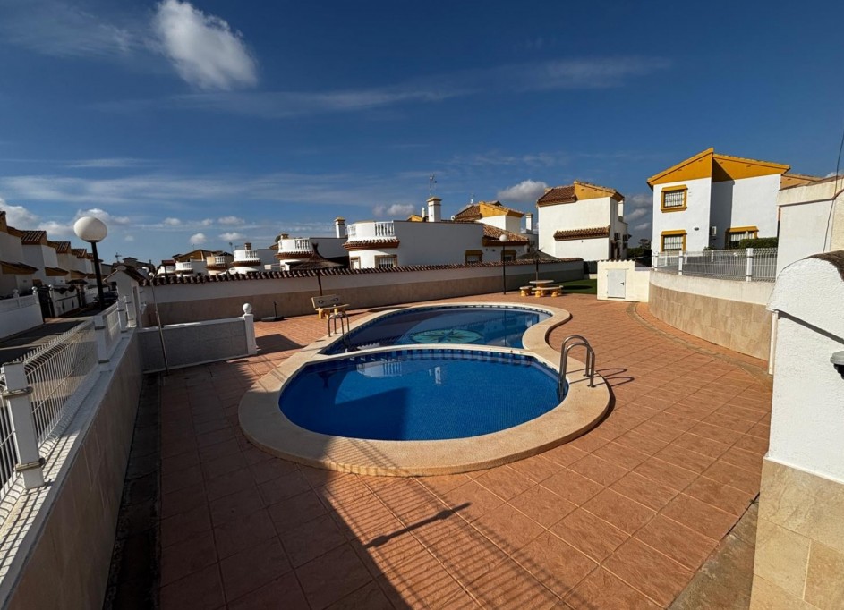 Herverkoop - Vrijstaande Villa -
Guardamar del Segura - Guardamar - El Raso