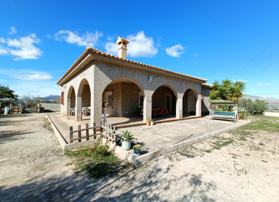 Herverkoop - Vrijstaande Villa -
Hondón de los Fráiles