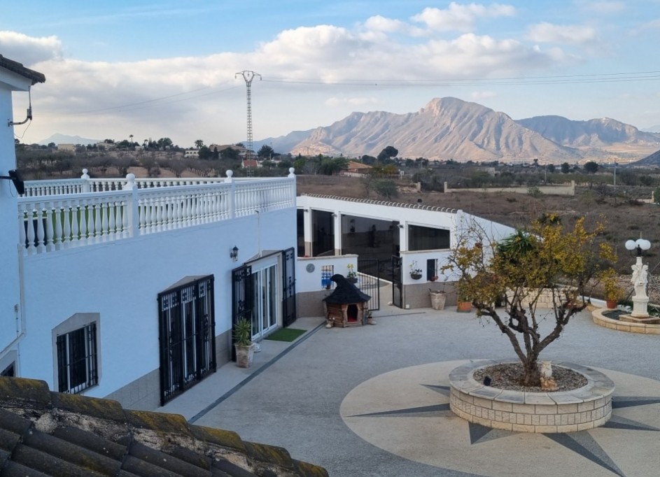 Herverkoop - Vrijstaande Villa -
Hondón de los Fráiles